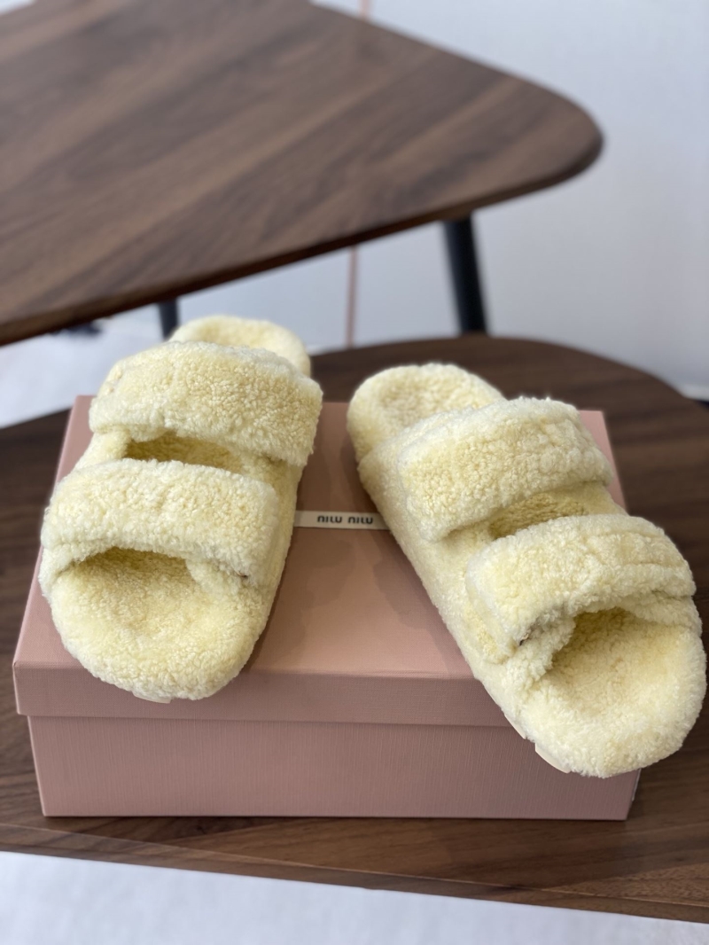 l0vis Vvtt0n slippers